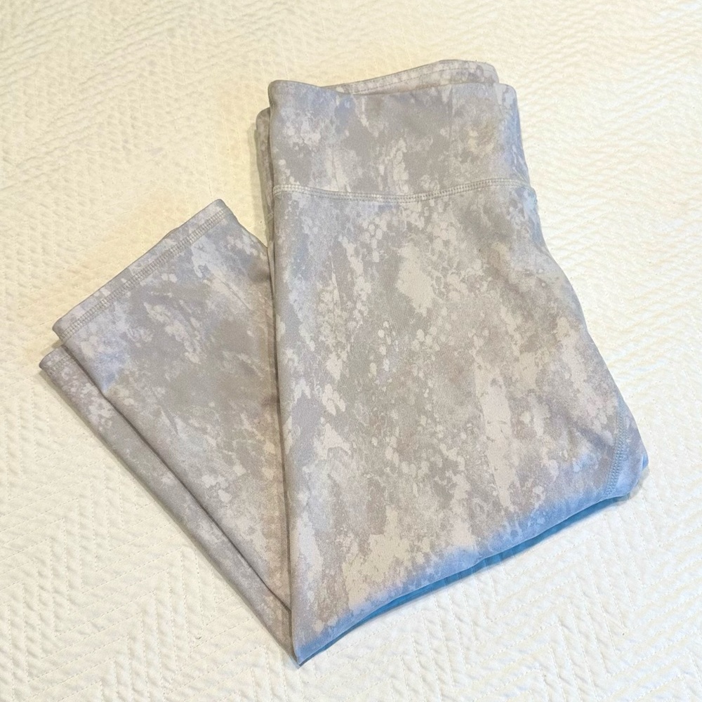 Alo Yoga Airlift Cropped Leggings in Vapor